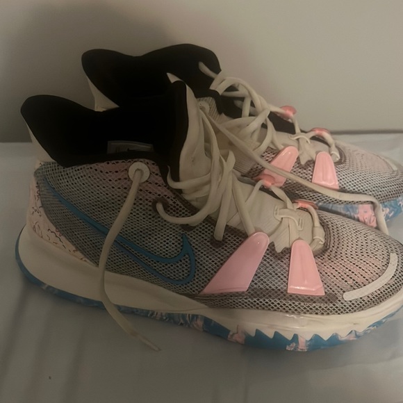 kyries Other - Kyrie ivory 7’s